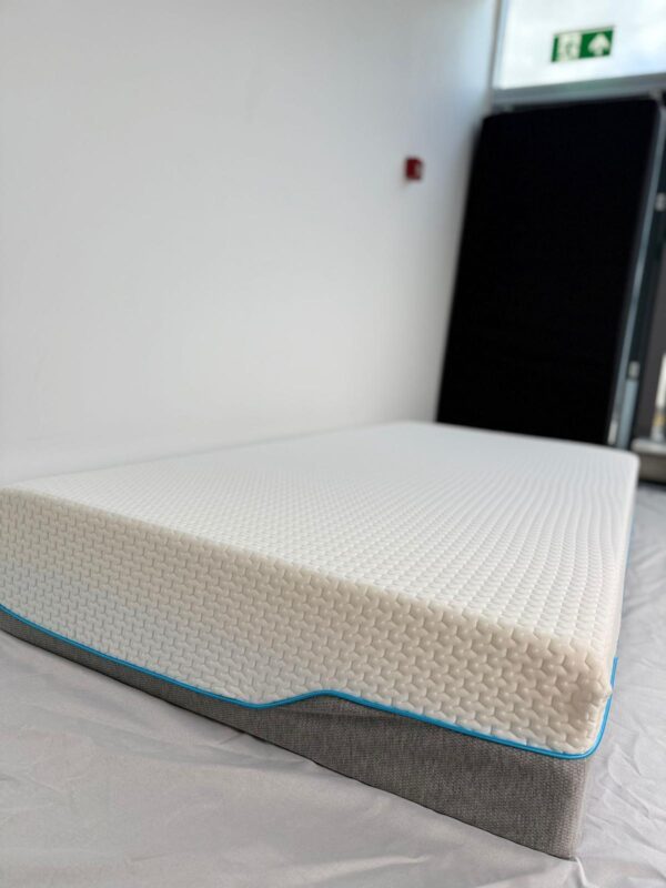 Luxury Memory Foam Mattress - Image 4