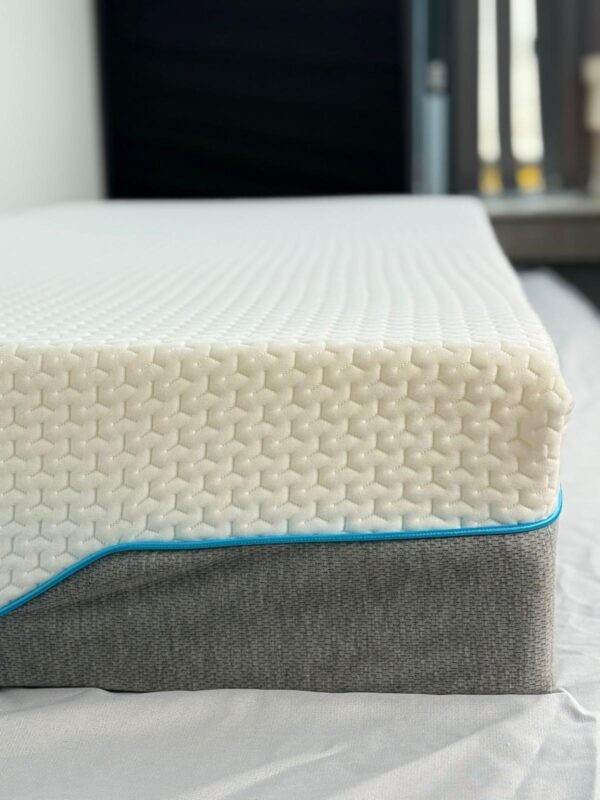 Luxury Memory Foam Mattress - Image 3